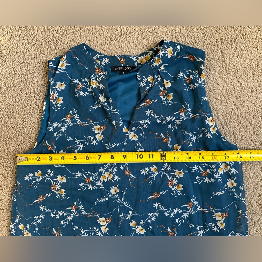 New Papermoon Sleeveless Floral Blouse – Size Small | Cute - Picture 4 of 8